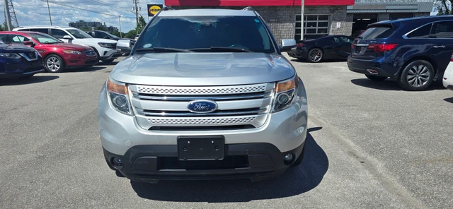 2014 Ford Explorer Limited, stříbrná, 114 000 km, dovoz Kanada — foto 2 z 5