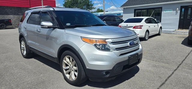 2014 Ford Explorer Limited, stříbrná, 114 000 km, dovoz Kanada — foto 3 z 5