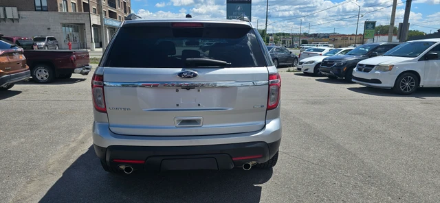2014 Ford Explorer Limited, stříbrná, 114 000 km, dovoz Kanada — foto 5 z 5