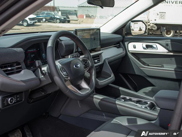 2026 Ford Explorer Active, šedá, 9 km, dovoz Kanada — foto 13 z 19