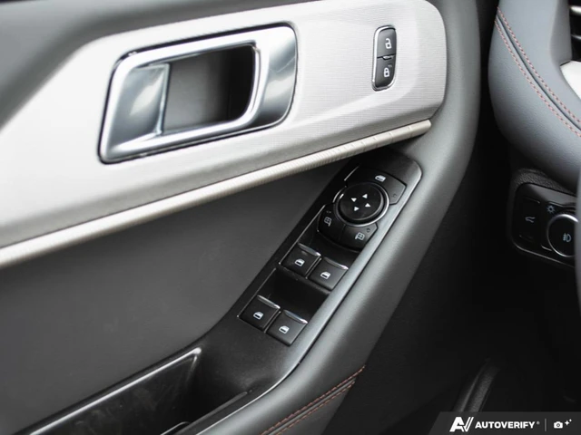 2026 Ford Explorer Active, šedá, 9 km, dovoz Kanada — foto 15 z 19