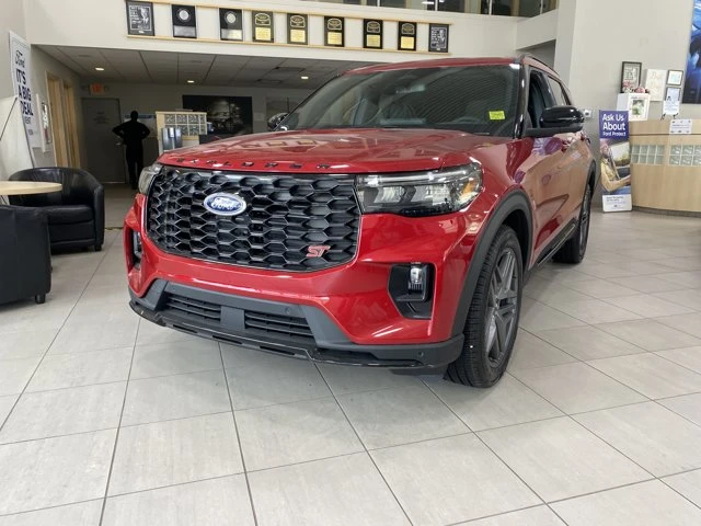 2026 Ford Explorer ST, červená, 20 km, dovoz Kanada — foto 2 z 20