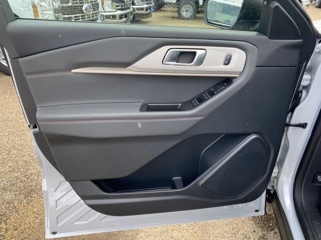 2026 Ford Explorer Active, bílá, 2 km, dovoz Kanada — foto 6 z 20