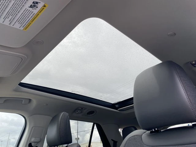 2026 Ford Explorer Active, bílá, 2 km, dovoz Kanada — foto 9 z 20