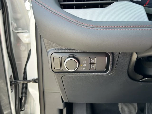 2026 Ford Explorer Active, bílá, 15 km, dovoz Kanada — foto 10 z 20