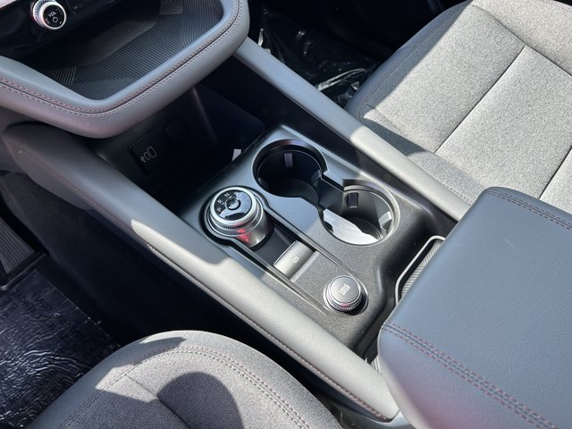 2026 Ford Explorer Active, bílá, 15 km, dovoz Kanada — foto 15 z 20