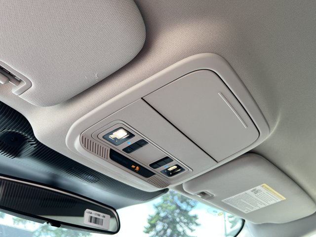2026 Ford Explorer Active, bílá, 15 km, dovoz Kanada — foto 16 z 20