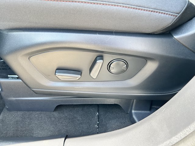 2026 Ford Explorer Active, bílá, 15 km, dovoz Kanada — foto 9 z 20