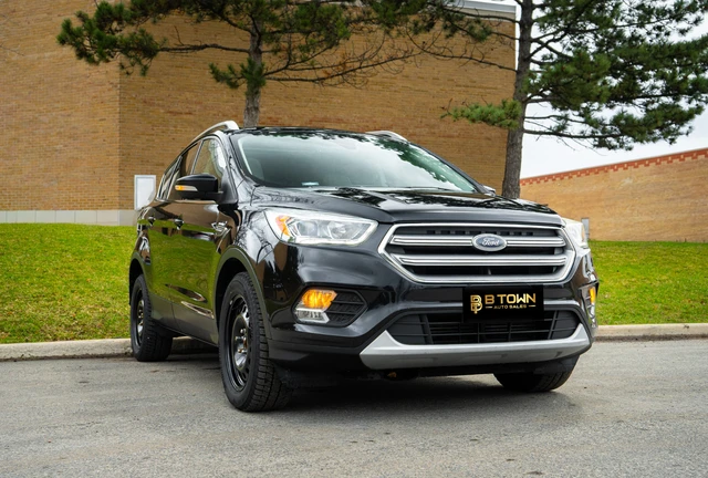 2017 Ford Escape Titanium, černá, 73 955 km, dovoz Kanada — foto 3 z 5