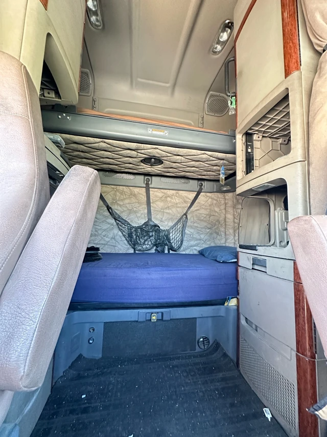 2015 Cascadia, bílá, 137 km, dovoz Kanada — foto 4 z 5