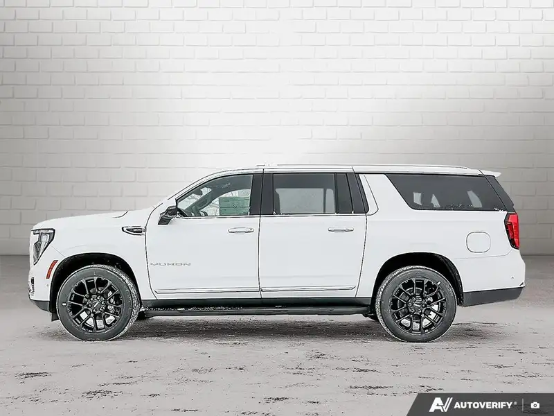 2026 GMC Yukon Elevation, bílá, 16 km, dovoz Kanada — foto 2 z 12