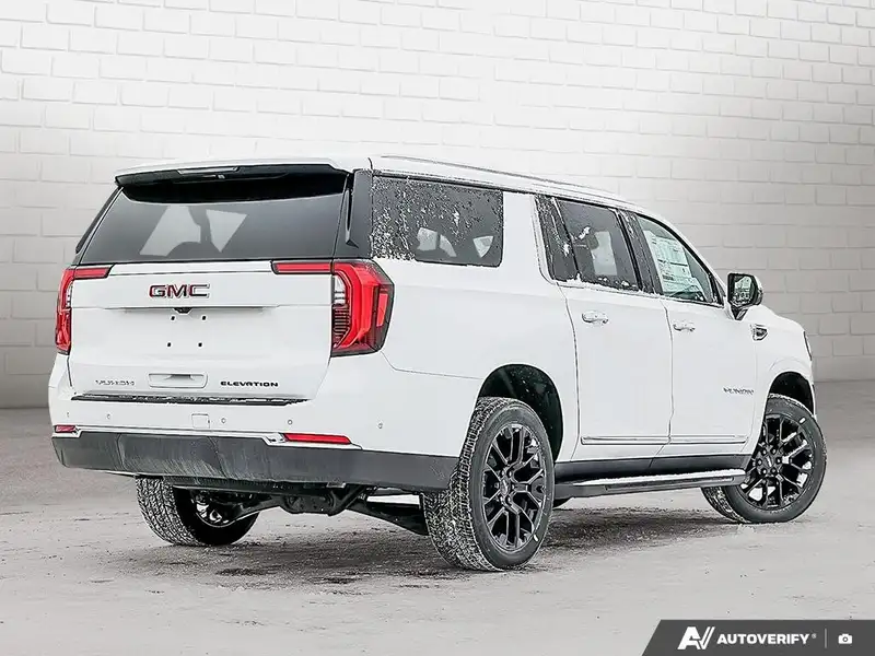 2026 GMC Yukon Elevation, bílá, 16 km, dovoz Kanada — foto 5 z 12