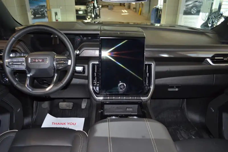 2025 GMC Yukon Elevation, černá, 32 850 km, dovoz Kanada — foto 3 z 10