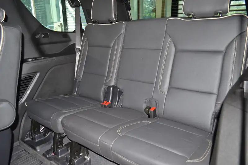 2025 GMC Yukon Elevation, černá, 32 850 km, dovoz Kanada — foto 9 z 10