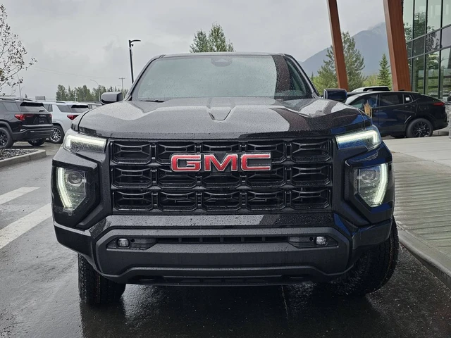 2026 GMC Canyon Elevation, černá, 10 km, dovoz Kanada — foto 2 z 20