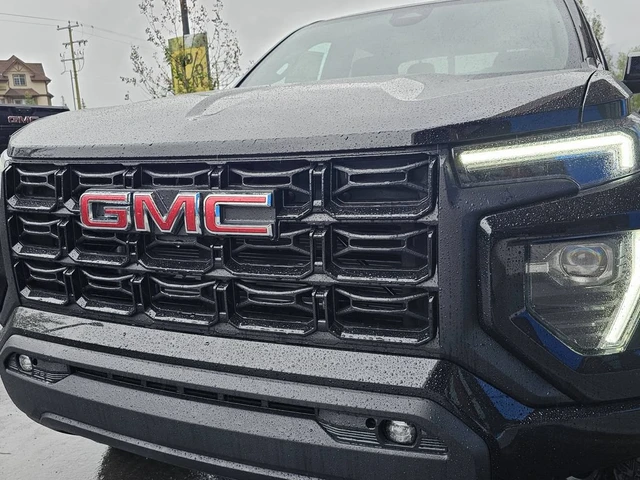 2026 GMC Canyon Elevation, černá, 10 km, dovoz Kanada — foto 3 z 20