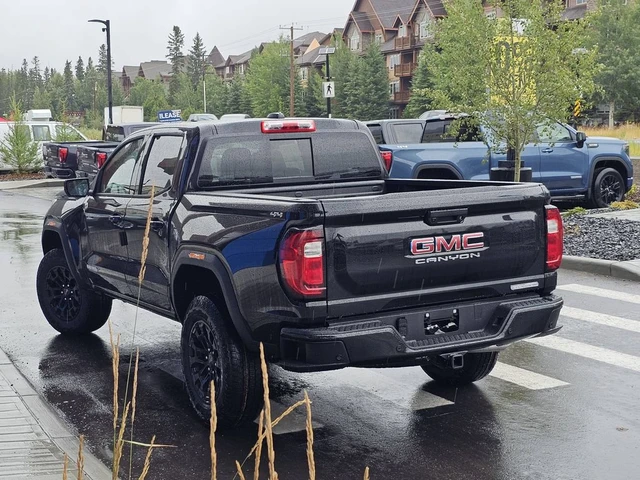 2026 GMC Canyon Elevation, černá, 10 km, dovoz Kanada — foto 6 z 20