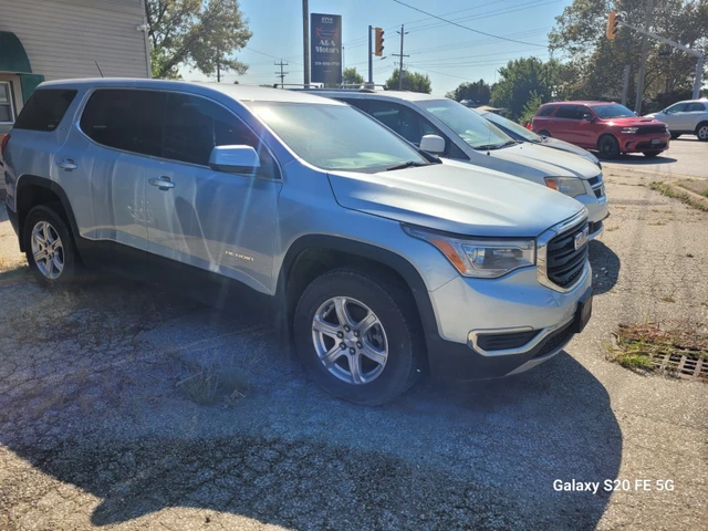 2017 GMC Acadia SLE, 113 572 km, dovoz Kanada — foto 3 z 5