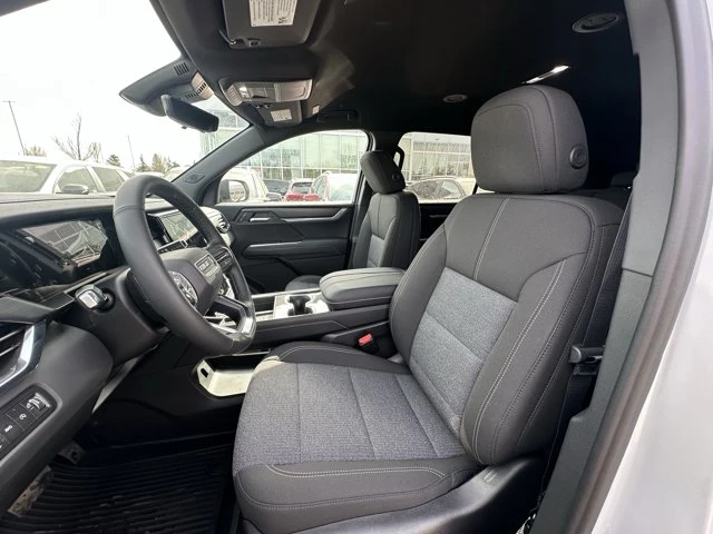 2026 GMC Acadia Elevation, bílá, 7 km, dovoz Kanada — foto 10 z 20