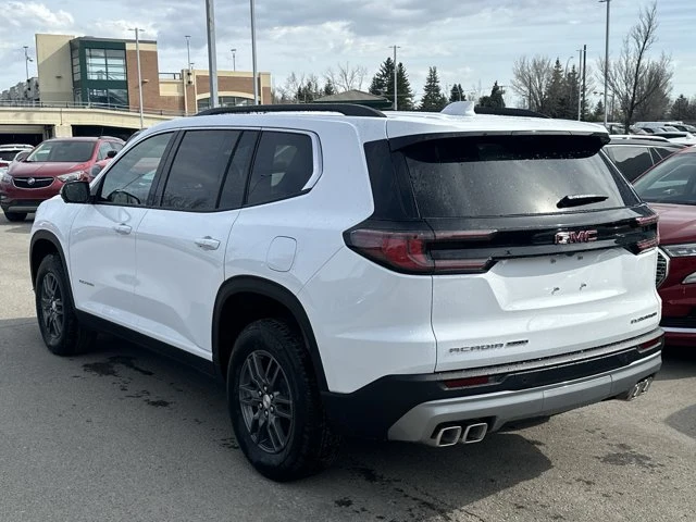 2026 GMC Acadia Elevation, bílá, 7 km, dovoz Kanada — foto 4 z 20