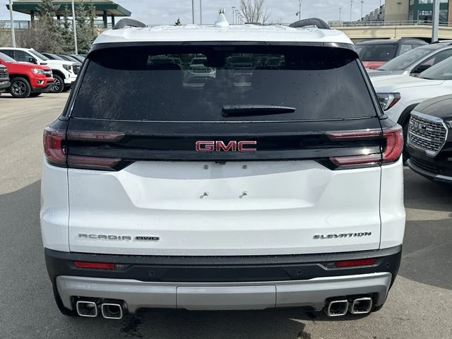2026 GMC Acadia Elevation, bílá, 7 km, dovoz Kanada — foto 5 z 20