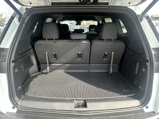 2026 GMC Acadia Elevation, bílá, 7 km, dovoz Kanada — foto 8 z 20