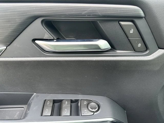 2026 GMC Acadia Elevation, bílá, 7 km, dovoz Kanada — foto 9 z 20