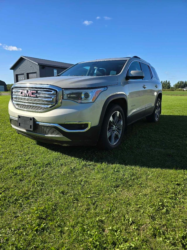 2017 GMC Acadia, 204 000 km, dovoz Kanada — foto 2 z 5