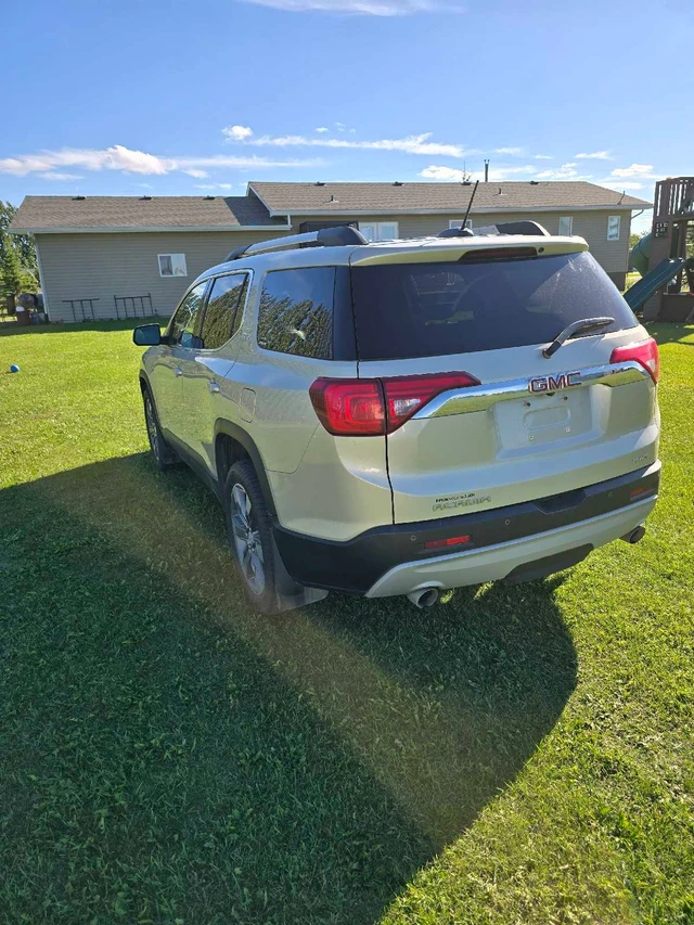 2017 GMC Acadia, 204 000 km, dovoz Kanada — foto 3 z 5