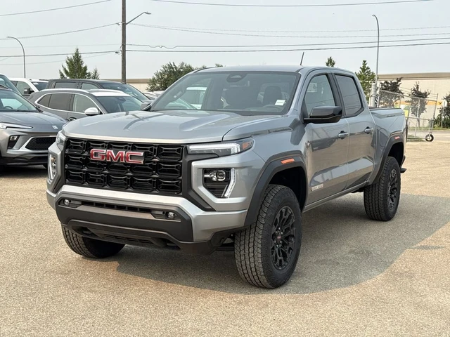 2026 GMC Canyon Elevation, stříbrná, 5 km, dovoz Kanada — foto 4 z 5