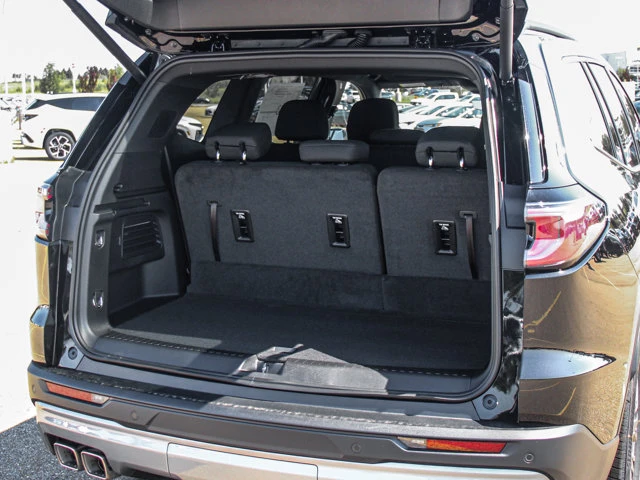 2026 GMC Acadia Elevation, černá, 15 km, dovoz Kanada — foto 8 z 20