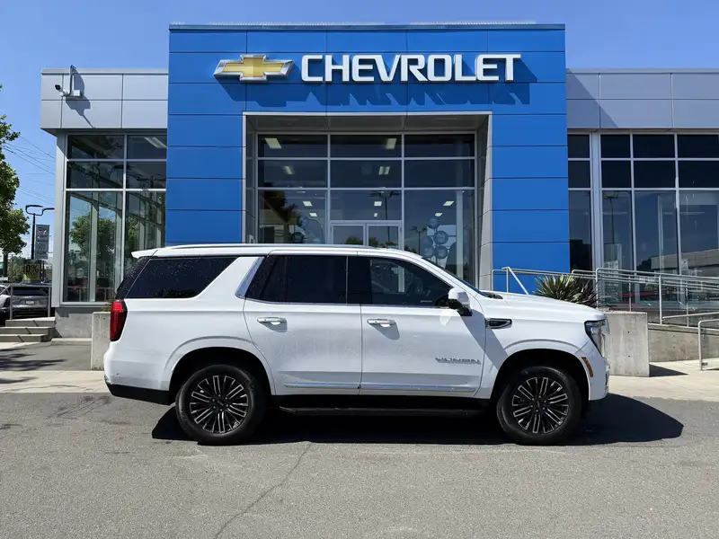 2026 GMC Yukon Elevation, bílá, 611 km, dovoz Kanada — foto 3 z 12