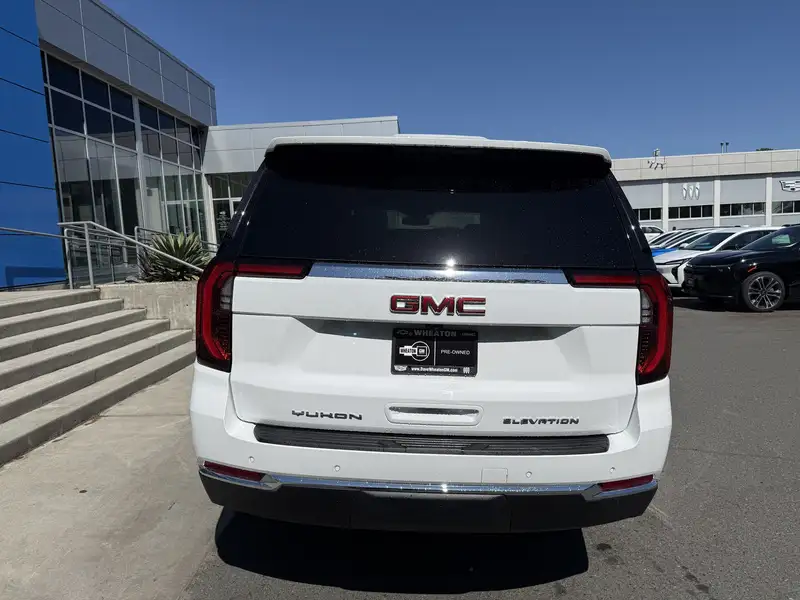 2026 GMC Yukon Elevation, bílá, 611 km, dovoz Kanada — foto 5 z 12