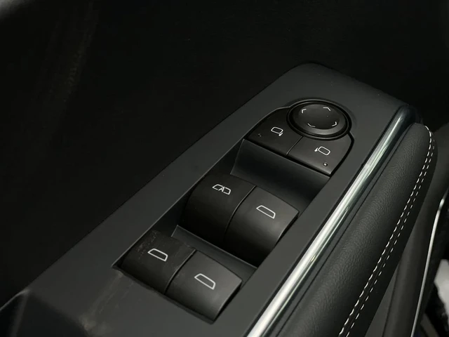 2027 GMC Acadia Elevation, černá, dovoz Kanada — foto 12 z 20