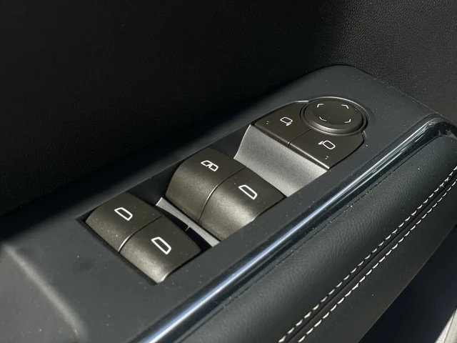 2026 GMC Acadia Elevation, bílá, 22 km, dovoz Kanada — foto 12 z 20