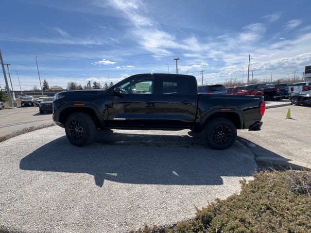 2026 GMC Canyon Elevation, černá, 35 km, dovoz Kanada — foto 2 z 4