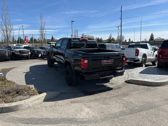 2026 GMC Canyon Elevation, černá, 35 km, dovoz Kanada — foto 3 z 4