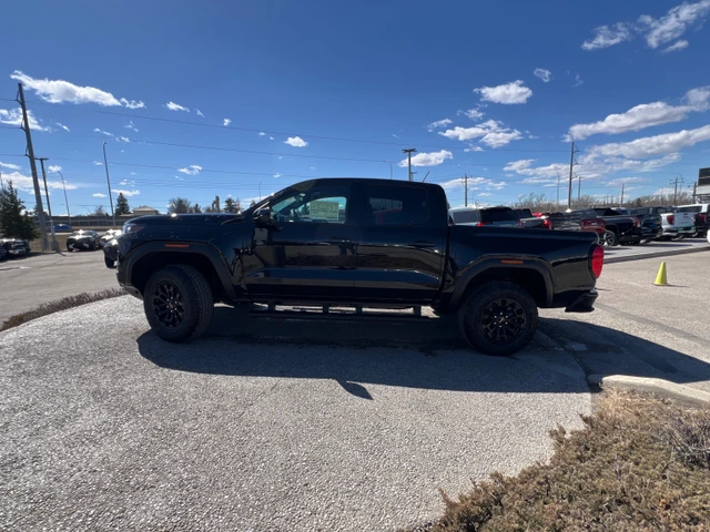 2026 GMC Canyon Elevation, černá, 7 km, dovoz Kanada — foto 2 z 4