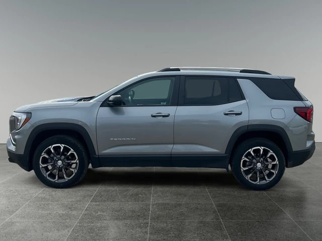 2026 GMC Terrain AWD Elevation, 40 445 km, dovoz Kanada — foto 2 z 15