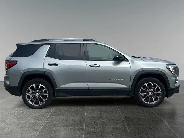 2026 GMC Terrain AWD Elevation, 40 445 km, dovoz Kanada — foto 6 z 15