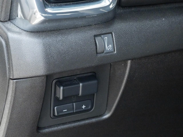 2024 GMC Canyon Elevation, bílá, 18 246 km, dovoz Kanada — foto 16 z 20