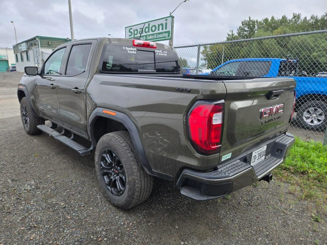2025 GMC Canyon Elevation, hnědá, 36 300 km, dovoz Kanada — foto 2 z 5