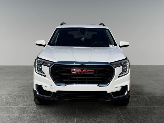 2024 GMC Terrain SLE, bílá, 80 461 km, dovoz Kanada — foto 10 z 17