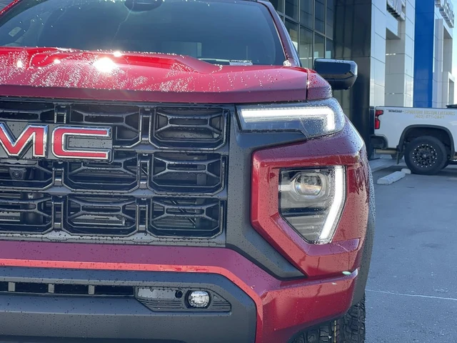 2026 GMC Canyon Elevation, červená, 5 km, dovoz Kanada — foto 3 z 20