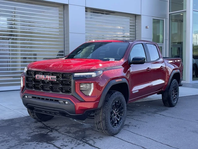 2026 GMC Canyon Elevation, červená, 5 km, dovoz Kanada — foto 4 z 20