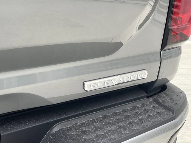 2026 GMC Canyon Elevation, stříbrná, dovoz Kanada — foto 7 z 20