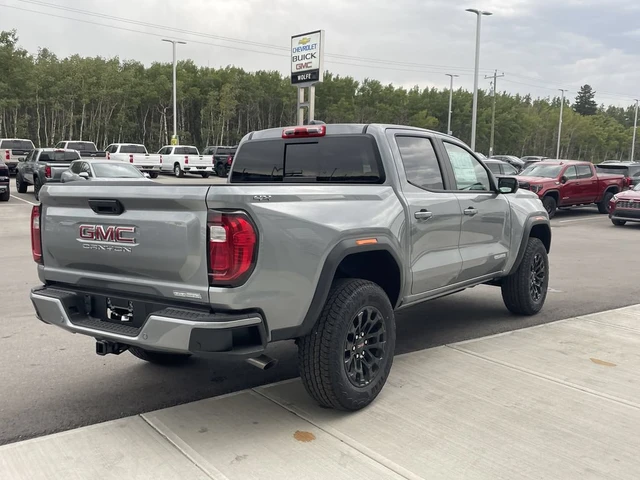 2026 GMC Canyon Elevation, stříbrná, dovoz Kanada — foto 9 z 20