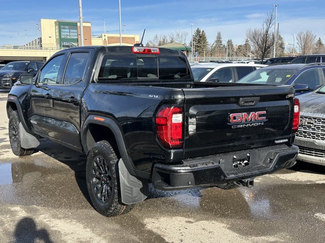 2026 GMC Canyon Elevation, černá, 4 km, dovoz Kanada — foto 4 z 20