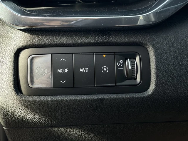 2026 GMC Acadia Elevation, černá, 4 393 km, dovoz Kanada — foto 13 z 20