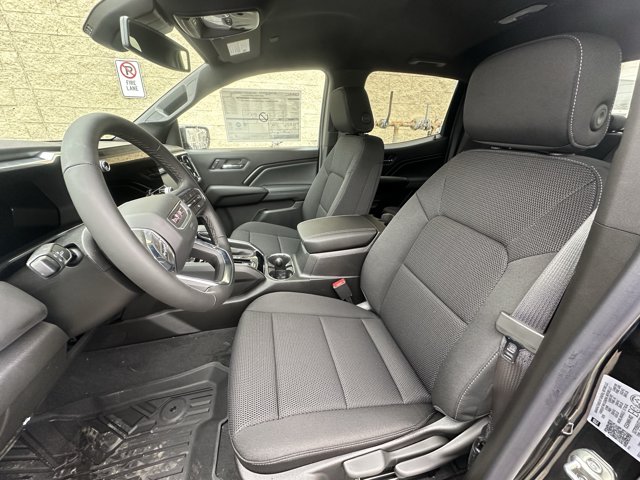 2026 GMC Canyon Elevation, černá, 4 km, dovoz Kanada — foto 10 z 20